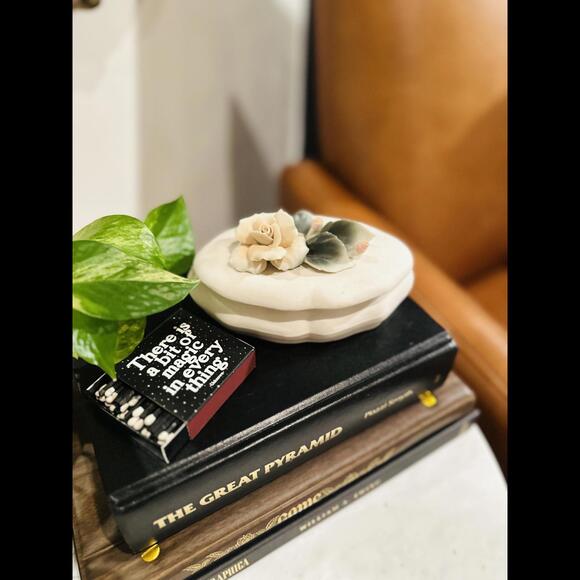 Small Trinket Box Italian Capodimonte with Rose Lid - Picture 1 of 8